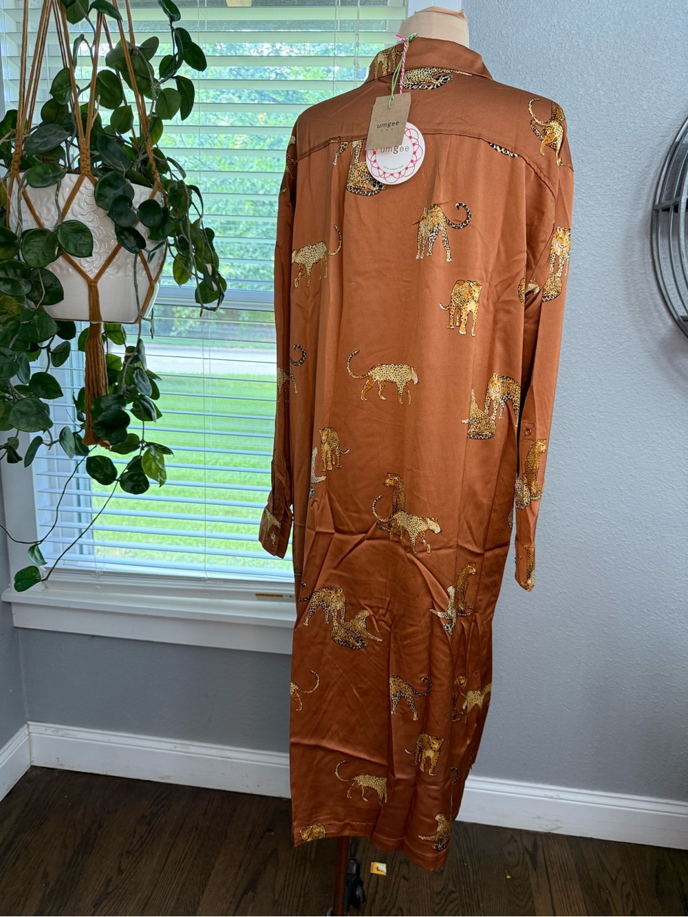 NWT Umgee Leopard Print Tunic Dress Roll Tab Sleeves - Picture 6 of 9